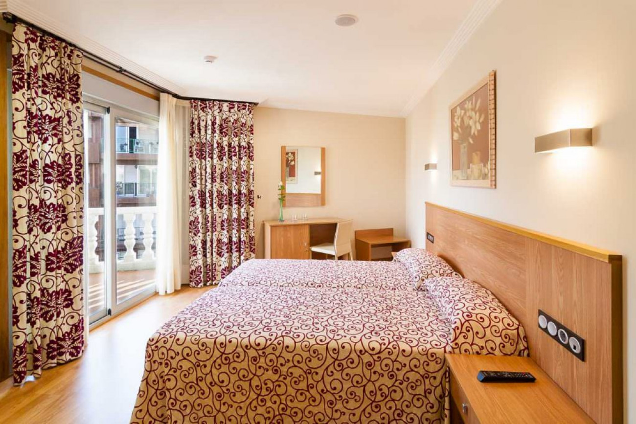 Habitaición superior. Gran amplitud y el balcón donde relajarse