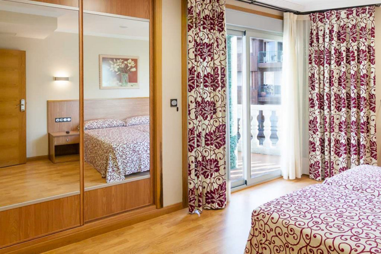 Destacan por su gran amplitud y el balcón donde relajarse. Luminosas y con una excelente decoración y acabados.